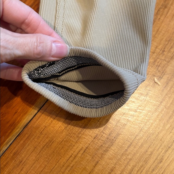 DEVON-AIRE 10 Beige Ribbed Riding Breeches Knee Patch - Picture 5 of 6